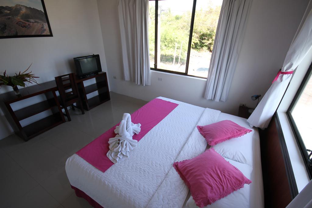 Hostal La Gran Tortuga Puerto Villamil Kültér fotó