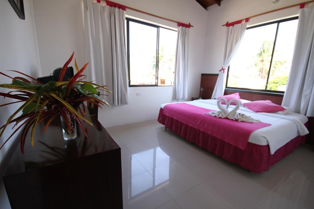 Hostal La Gran Tortuga Puerto Villamil Kültér fotó