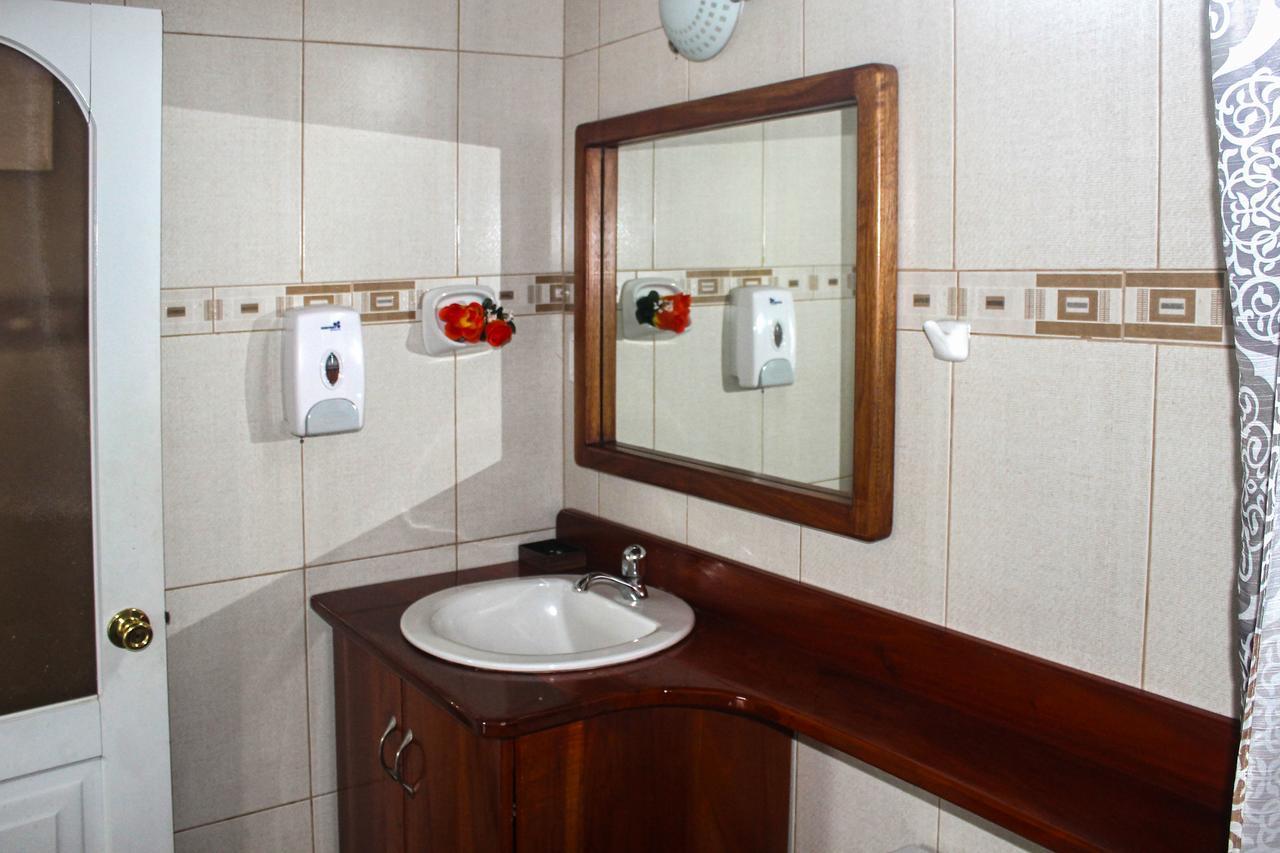 Hostal La Gran Tortuga Puerto Villamil Kültér fotó
