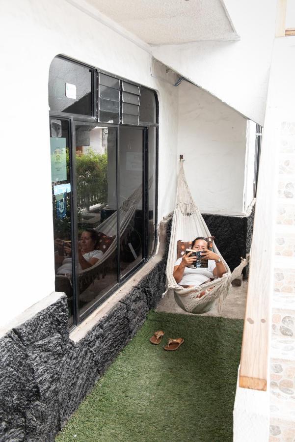 Hostal La Gran Tortuga Puerto Villamil Kültér fotó